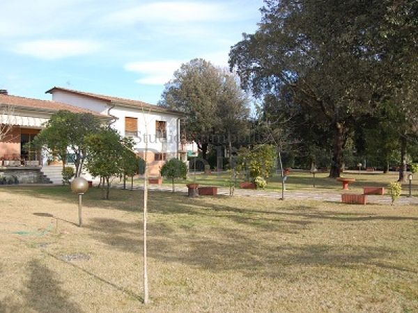 Riferimento V127 - Villa Singola in Affitto a Cinquale