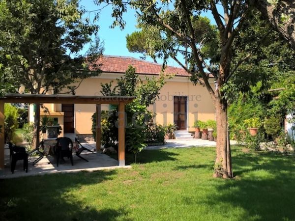 Riferimento V167 - Villa for Affitto in Cinquale
