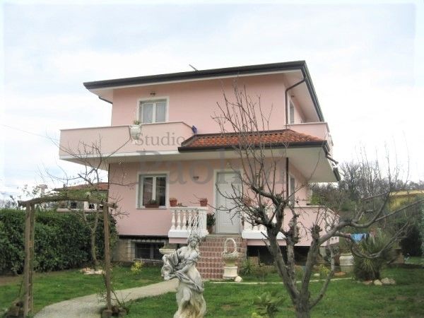 Riferimento V657 - Villa for Sale a Debbia