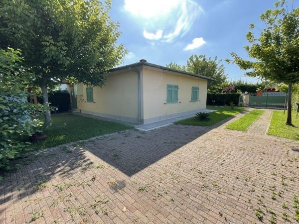 Riferimento V678 - Semi-detached House for Sale a Vittoria Apuana