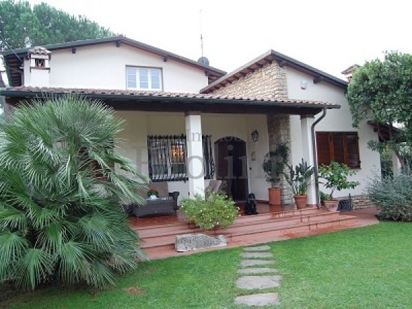 Riferimento V151 - Villa Singola in Affitto a Cinquale