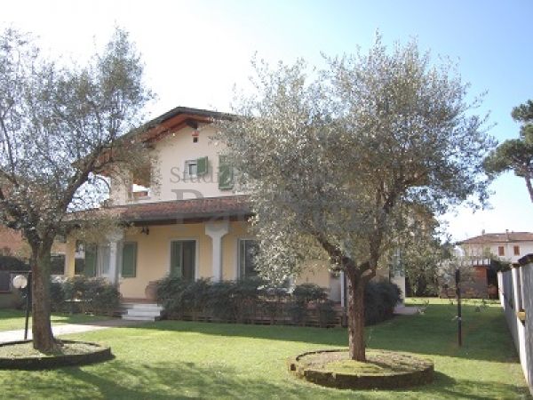 Riferimento V157 - Villa Singola in Affitto a Cinquale