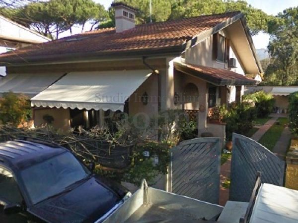 Riferimento V158 - Villa Bifamiliare in Affitto a Vittoria Apuana