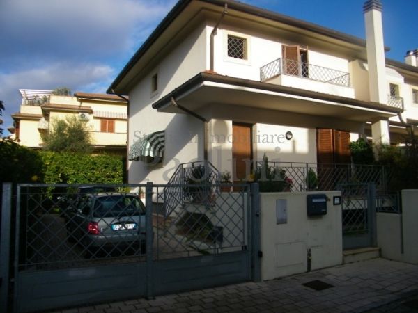 Riferimento V247 - Terraced House for Vendita in Quercioli