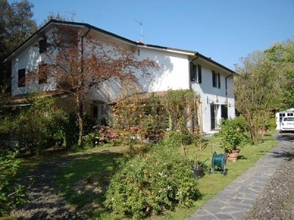 Riferimento V303 - Semi-detached House for Affitto in Poveromo