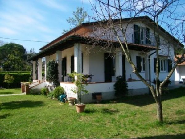Riferimento V326 - Villa for Affitto in Poveromo