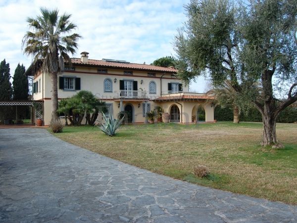 Riferimento V370 - Villa for Affitto in Poveromo