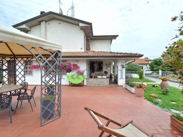 Riferimento V464 - Villa Bifamiliare in Vendita a San Cristoforo