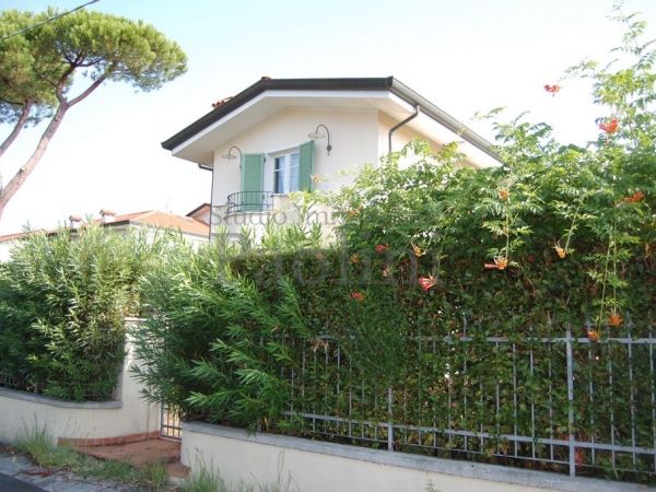 Riferimento V550 - Villa Singola in Affitto a Cinquale