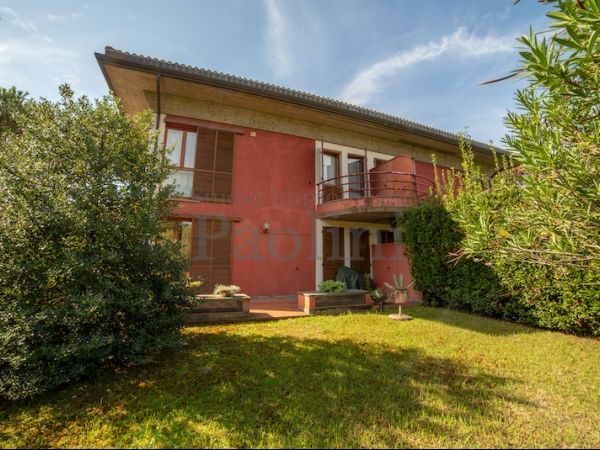 Riferimento V650 - Villa Bifamiliare in Vendita a Poveromo