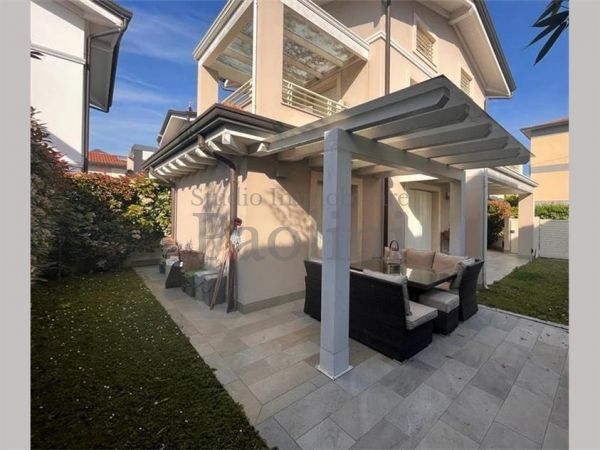 Riferimento V707 - Villa Singola in Vendita a Cinquale