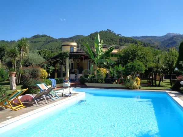 Riferimento V716 - Villa for Sale a Debbia