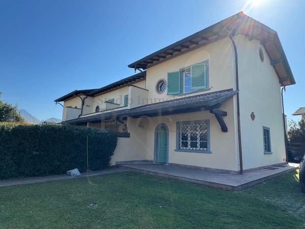 Riferimento V734 - Villetta A Schiera in Vendita a Forte Dei Marmi
