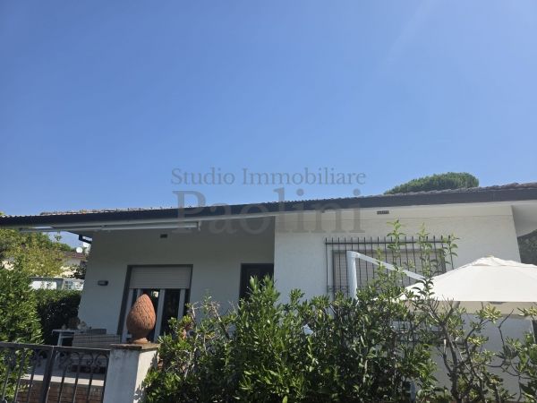 Riferimento V755 - Villa Singola in Vendita a Forte Dei Marmi Centro